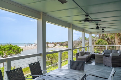 Beautiful Oceanfront 5 bedroom 5 1/2 bath home in Private Community.