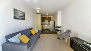Unclassified image, 4 of 9, button - Amazing Apartment in London - Free Parking (London)
