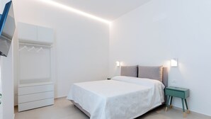 A bedroom with a bed, bedside table, and a wardrobe. - La Foresteria Termoli 4, your home away from home by the sea and central (Termoli)