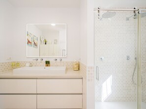 House | Bathroom - Sunny Poolside Stay in Busot (Busot)