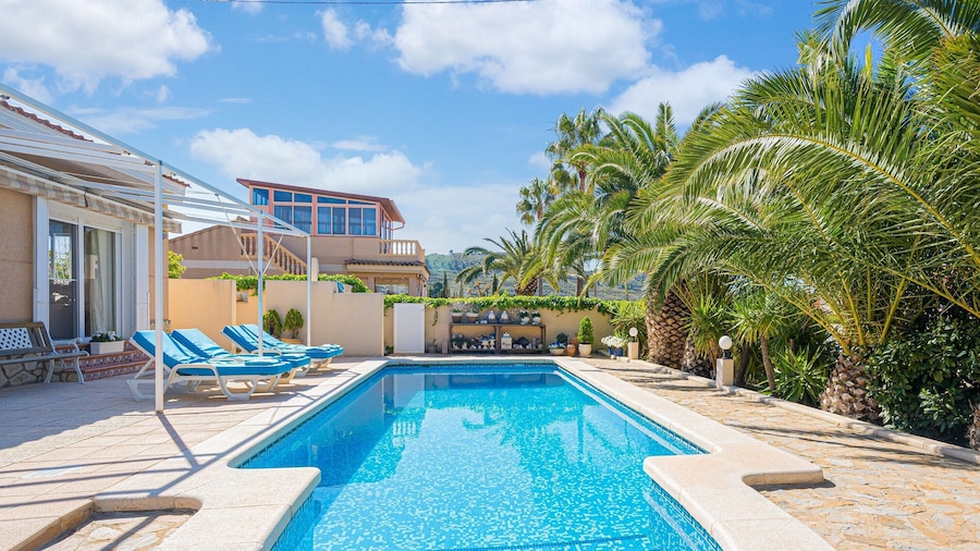 Sunny Poolside Stay in Busot