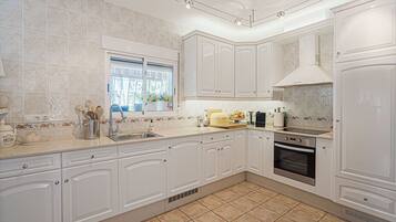 House | Private kitchen