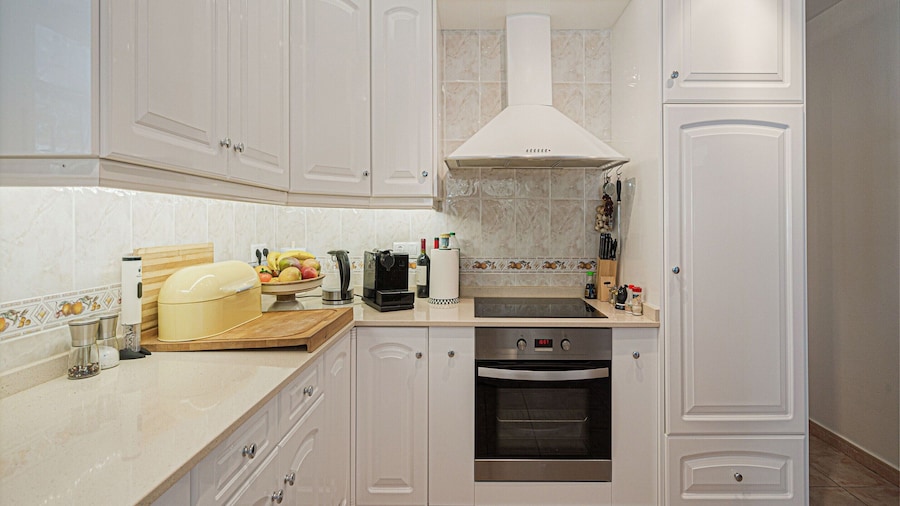 布索特的阳光泳池边住宿