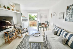 Tv, böcker och kontor