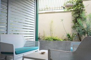 Premium bedding, pillow-top beds, desk, laptop workspace - CATANIA E DINTORNI LIVING ROOMS (Catania)
