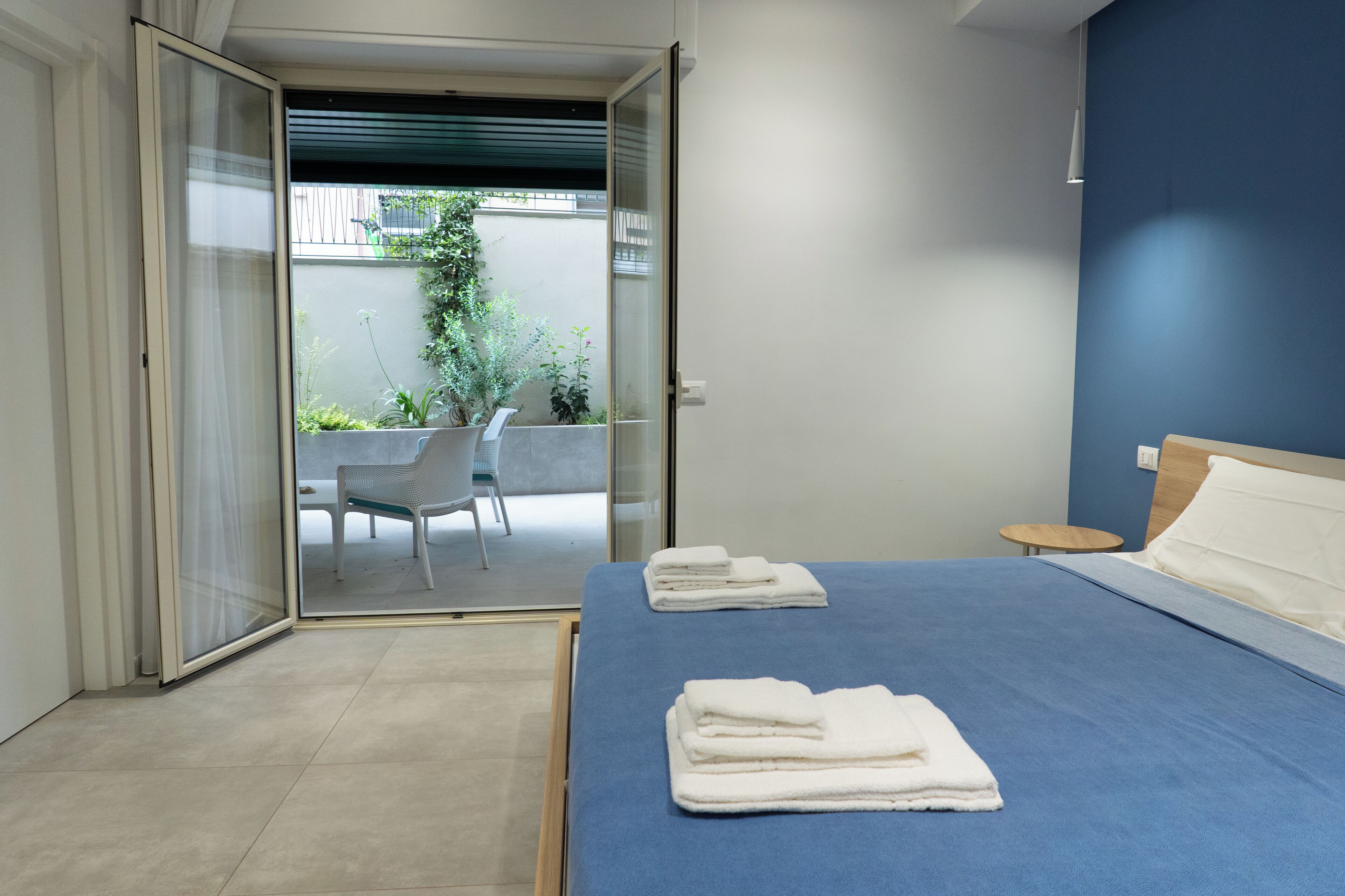 Deluxe Room, Non Smoking | Premium bedding, pillow-top beds, desk, laptop workspace