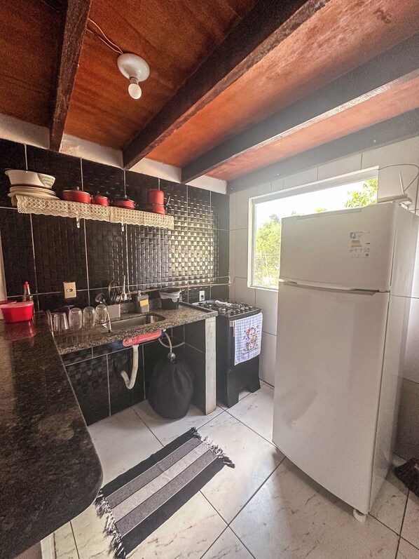 Family Apartment | Private kitchen | Mini-fridge - Buena Onda Suites (Angra dos Reis)