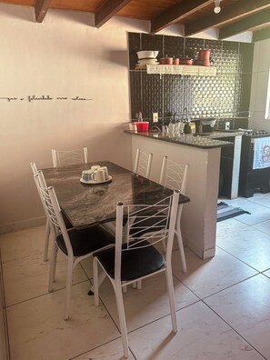 家庭公寓 | 餐厅