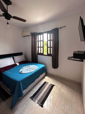 Decoración individual, cortinas opacas, wifi gratis y ropa de cama