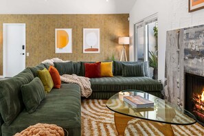 Smart TV, fireplace