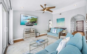 Smart-TV, Stereoanlage, Arbeitsbereiche, Computerbildschirme