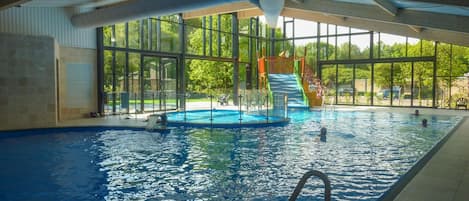Stuga | Pool | Inomhuspool och utomhuspool