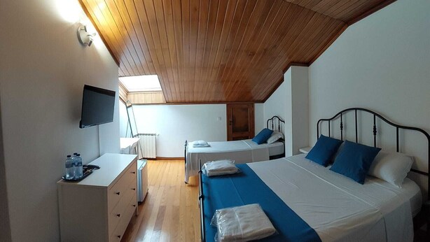 Standard Triple Room, Private Bathroom - Sir Manuel Guest House -Senhora A Branca (Braga)