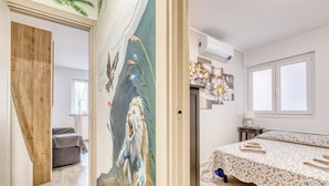 Family Apartment, 1 Bedroom, Sea Facing (Merlo C - town center & private) | 1 bedroom, bed sheets - Merlo C - town center & private parking (Ceriale)