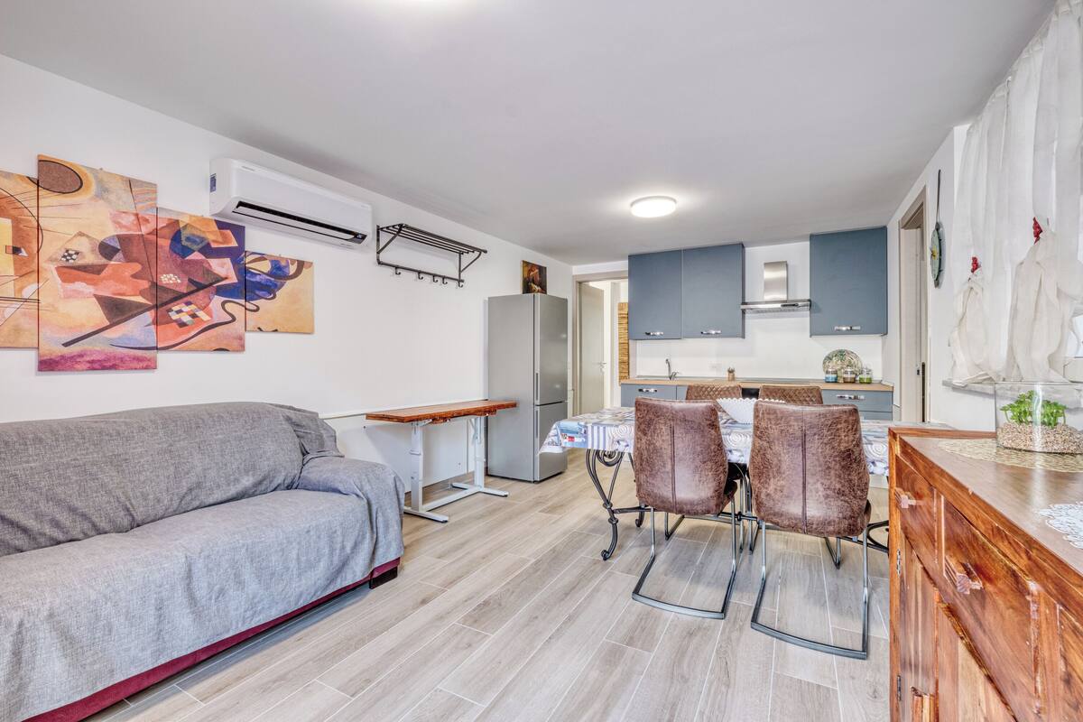 Family Apartment, 1 Bedroom, Air conditioning, Sea Facing (Merlo D - Center & Private Parking) | Living area