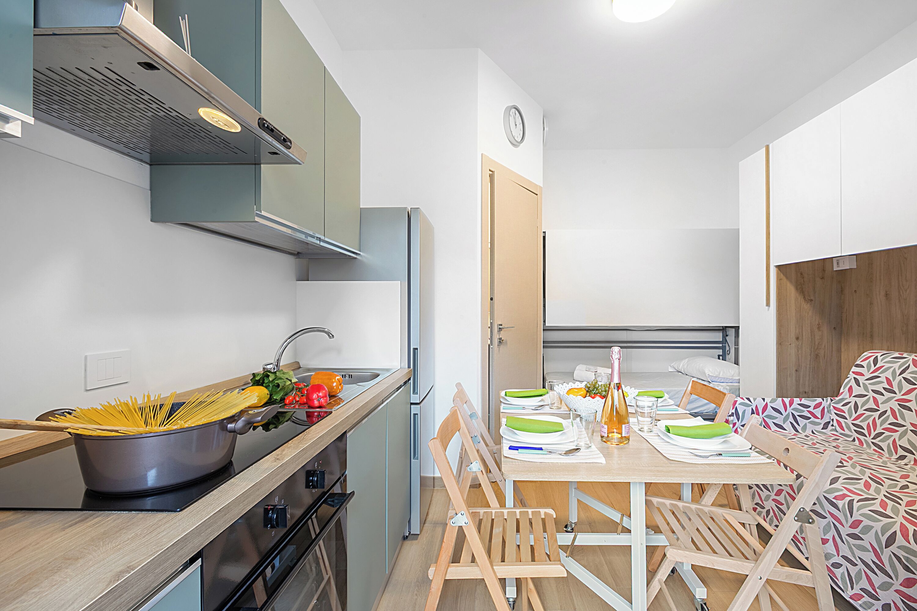 Monolocale familiare, fronte mare (Merlo A2 - Center & Private Parking) | Cucina privata | Frigorifero, forno, piano cottura, pentole/stoviglie/utensili