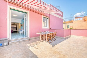 屋外ダイニングエリア