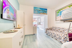 21-inch Smart TV with cable channels - Merlo D - town center & private parking (Ceriale)