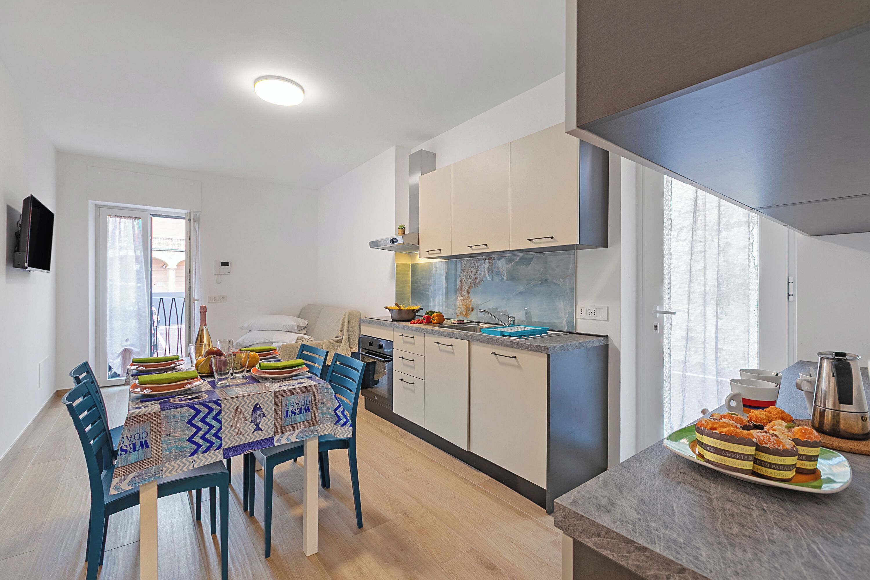 Appartement Familial, plusieurs chambres, vue mer (Merlo A -  Center & Private Parking) | Cuisine privée | Réfrigérateur, four, plaque de cuisson