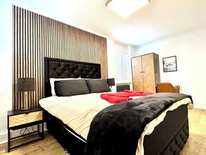 3 bedrooms, desk, iron/ironing board, free WiFi