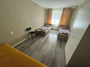 1 bedroom, bed sheets