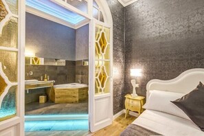 Deluxe Double Room | In-room safe, blackout drapes, soundproofing, iron/ironing board - SMART LUX ROMA VENETO (Rome)