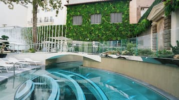 Piscina coperta, piscina all'aperto