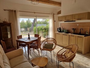 TV - Gîte Terrô Blancô - Deux Chambres (LEZIGNAN CORBIERES)