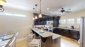 Fridge, microwave, oven, stovetop - Amazing Beach House w/ pool & golf cart. A few Blocks from Beach - All New! (Panama City Beach)