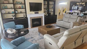 Smart-TV, Kamin, DVD-Player