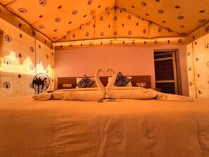 デラックス テント | 1 室のベッドルーム、WiFi (無料)
