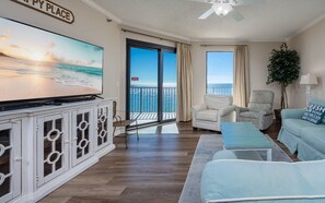 Condo, 3 Bedrooms | Living area