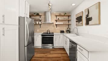 Condo, 3 Bedrooms | Private kitchen