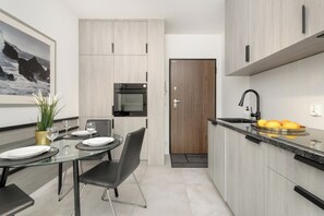 Private kitchenette - Apartport Studio by Renters (Gdynia)