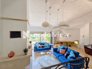 Smart TV, reproductor de DVD y tenis de mesa 