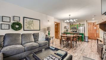 Condo, 2 Bedrooms | Living area