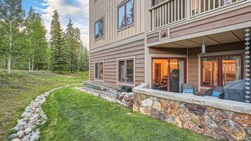 Condo, 2 Bedrooms | Property grounds