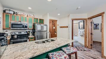 Condo, 2 Bedrooms | Private kitchen | Fridge, oven, coffee/tea maker, toaster