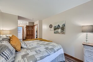 Condo, 2 Bedrooms