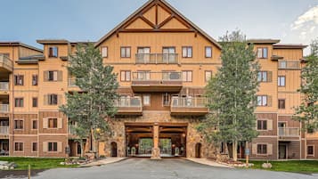 Condo, 2 Bedrooms | Exterior