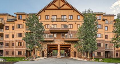 2225 Red Hawk 2 Bedroom Condo by RedAwning