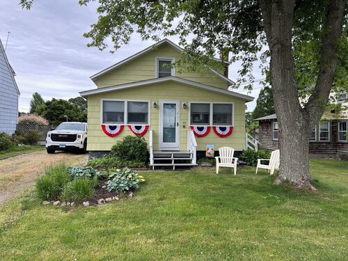Charming Seaside Cottage  2-bedroom  with WiFi, AC in Lord's Point ,Stonington. 