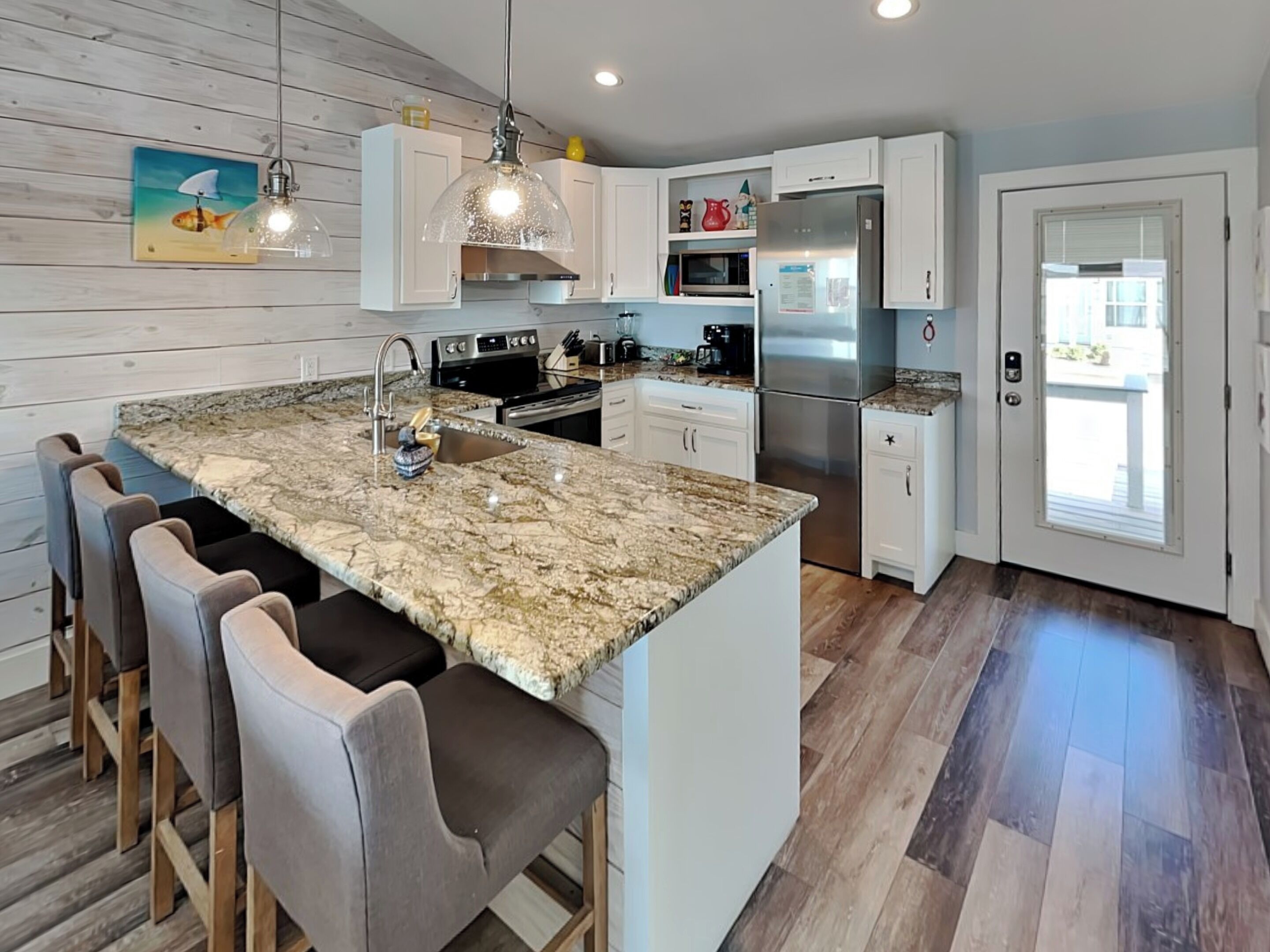 Refrigerador, microondas, horno y parrilla de estufa 