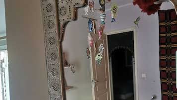 2 chambres, fer et planche à repasser, draps fournis