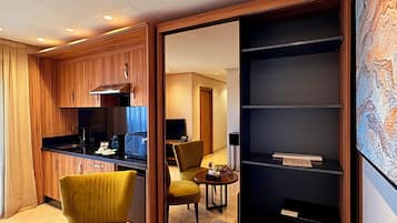 Premium bedding, Tempur-Pedic beds, minibar, in-room safe