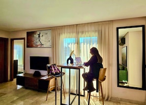 43-inch Smart TV with satellite channels, Netflix, streaming services