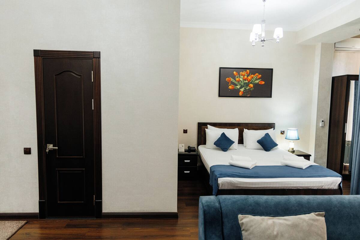 Luxury Studio Suite | Select Comfort beds, desk, laptop workspace, blackout drapes