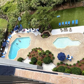 Una piscina techada, una piscina climatizada