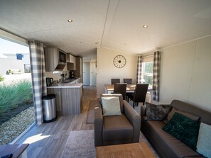 Chalet | Living area - Well-maintained Chalet With Terrace (Hellevoetsluis)