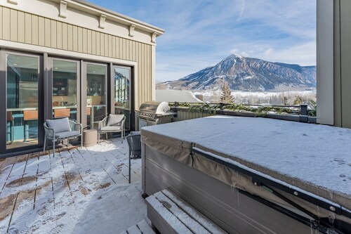 Academy Place | Glacier Lily Penthouse